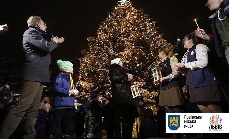 У Львові і Тернополі засвітили головні ялинки. | Збруч