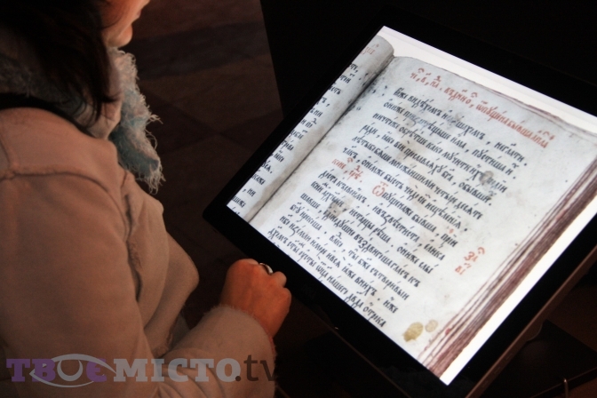 У Музеї Пінзеля у Львова показали першу друковану книгу України ...