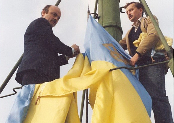 3 квітня 1990 року: вперше після часів ЗУНР український прапор офіційно підняли над Ратушою