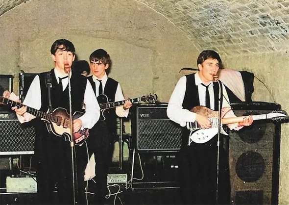 65 років тому в Cavern Club відбувся перший виступ бітлів яко Beatles 