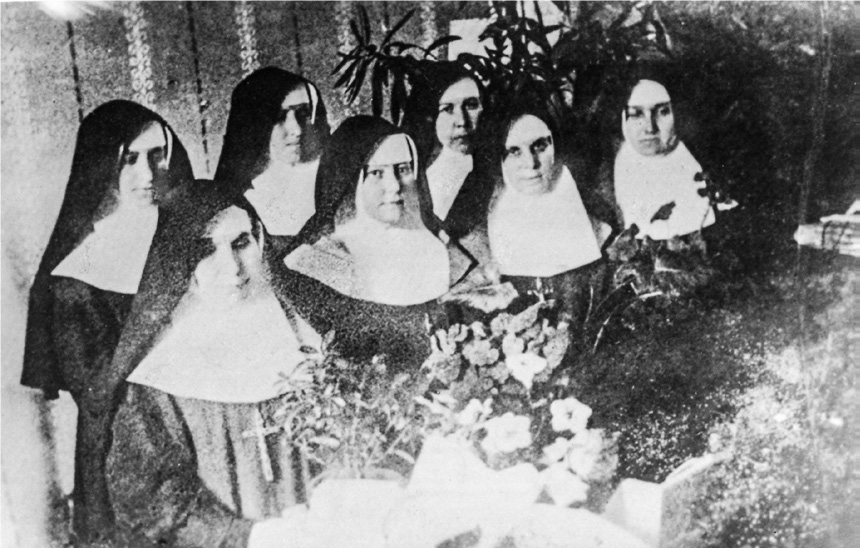 Сестри монахині на похороні